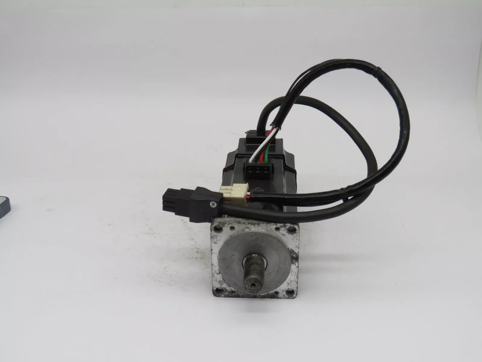 MITSUBISHI HC-KFS43B AC Servo Motor 2.3A 3-Phase 129VAC 3000 RPM