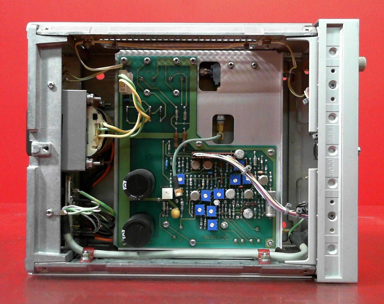 HP Agilent 11975A 2304A00211 Amplifier 2-8GHz, 16dBm