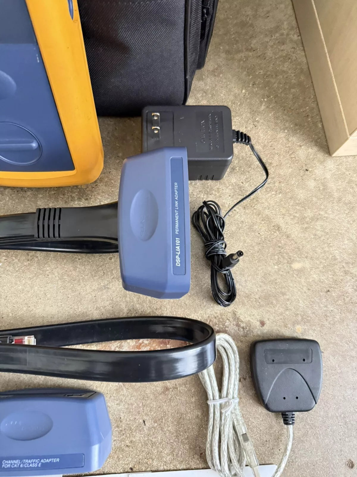 Fluke Networks DSP4300 Cable Analyzer Kit with Accessories (Tested)