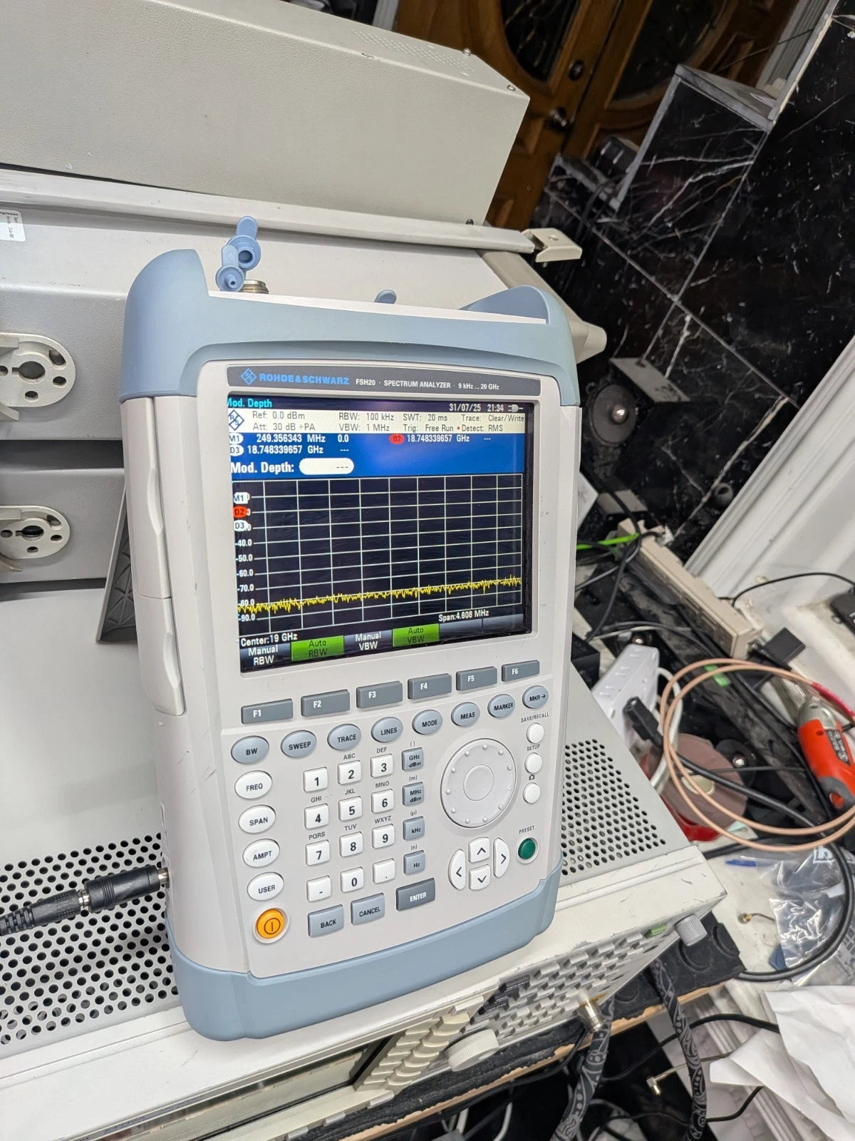 🔥Rohde & Schwarz R S Fsh20 K17 Handheld Spectrum Analyzer /Meter+Sensor !Cal'd!