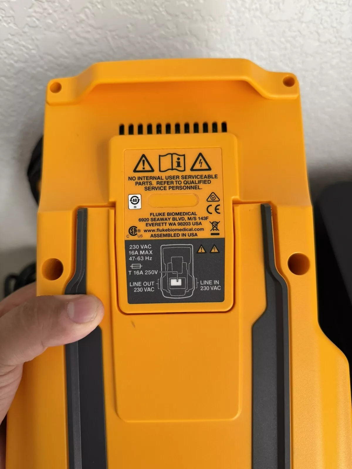 FLUKE ESA615 EU 230V Electrical Safety Analyzer (Calibrated 2024)
