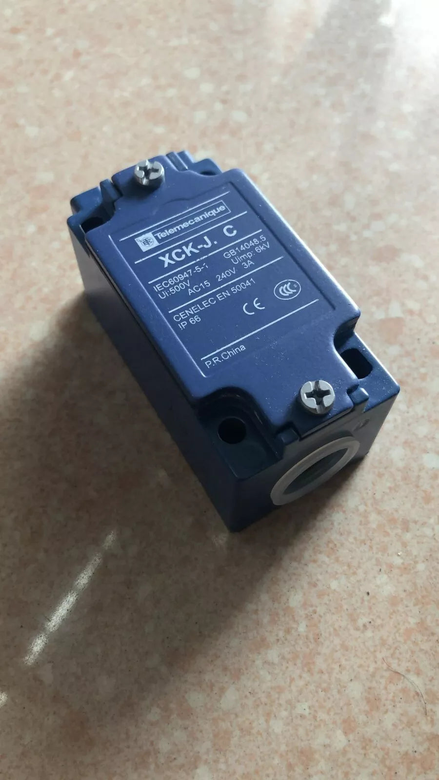 New Schneider Limit Switch XCKJ10511H29C XCK-J10511H29C In Box