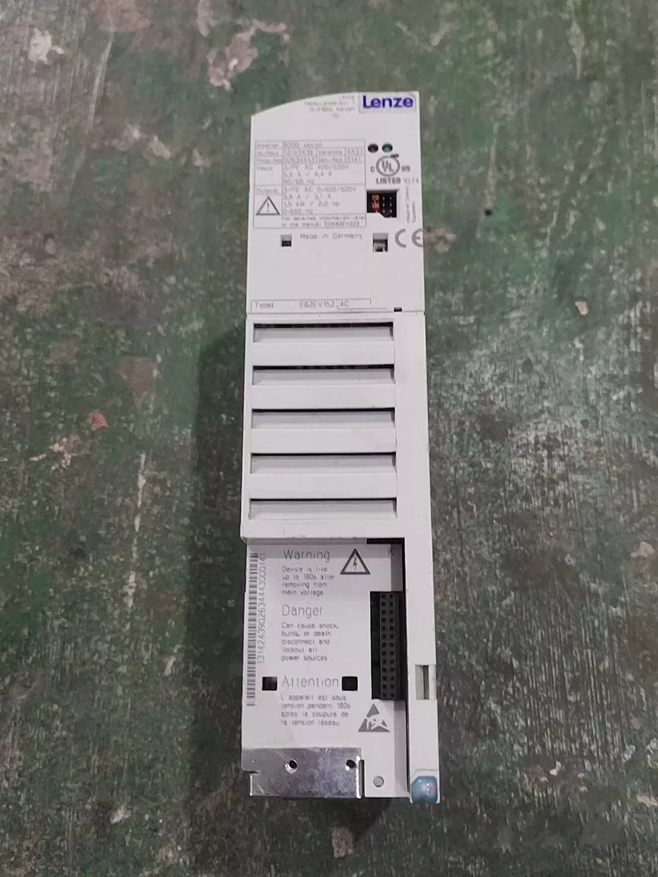 1PCS USED Lenze E82EV152-4C frequency converte () #N56 YF