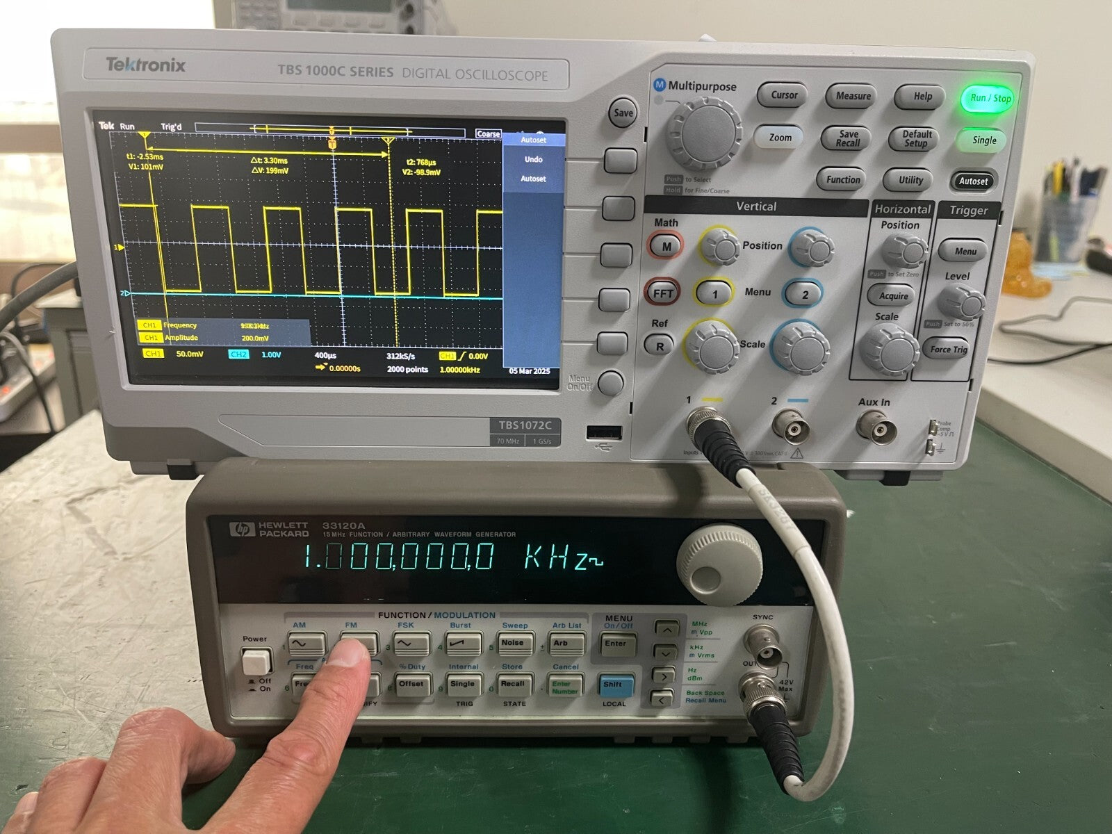 HP Agilent 33120A 15 MHz Function / Arbitrary Waveform Generator W/Opt.001 _7966