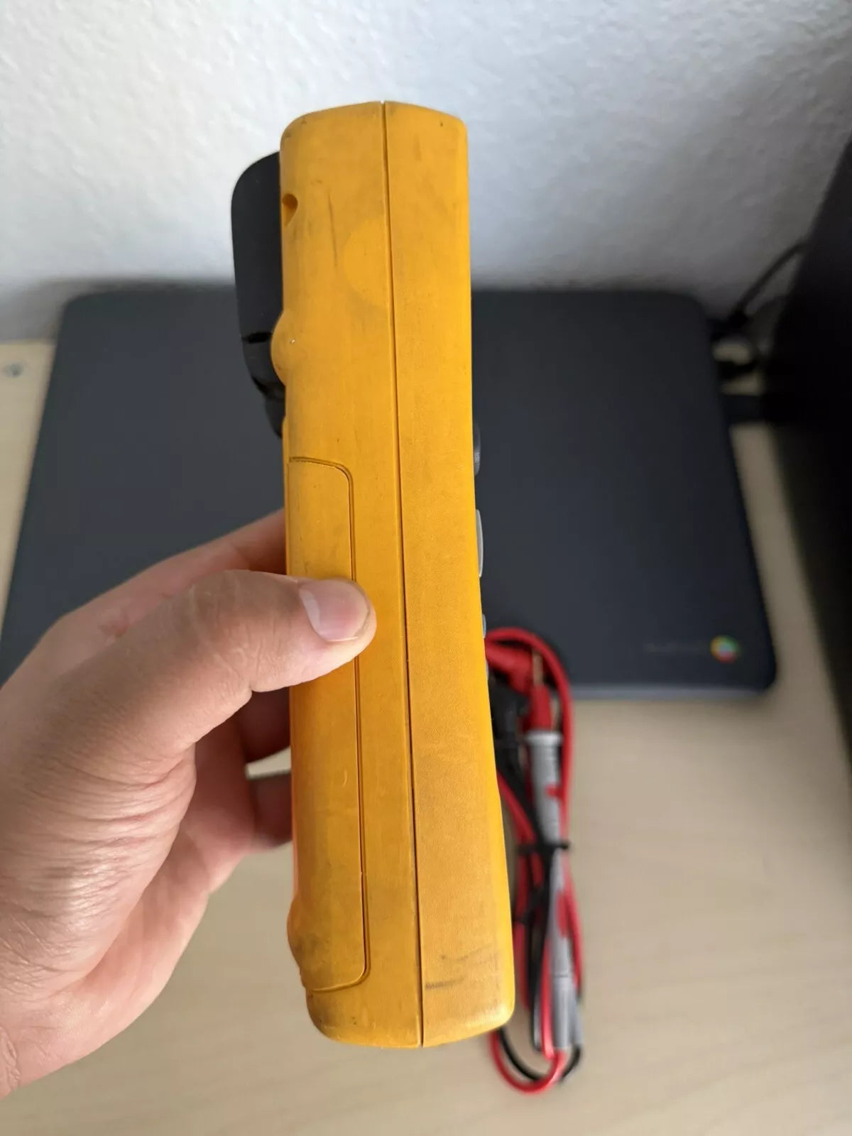 Fluke 724 Calibrator with Leads