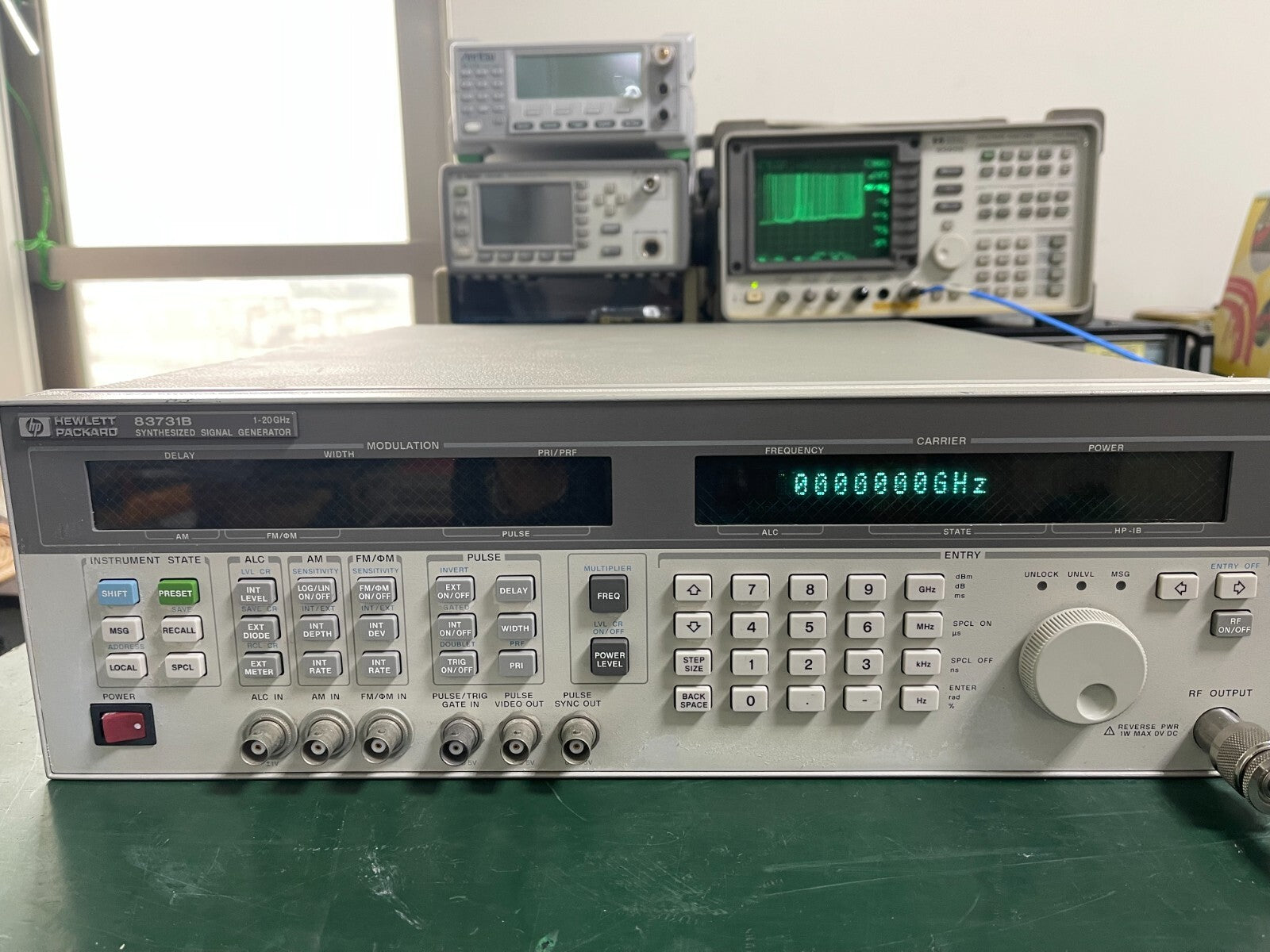 Agilent 83731B Synthesized Signal Generator 1GHz-20GHz