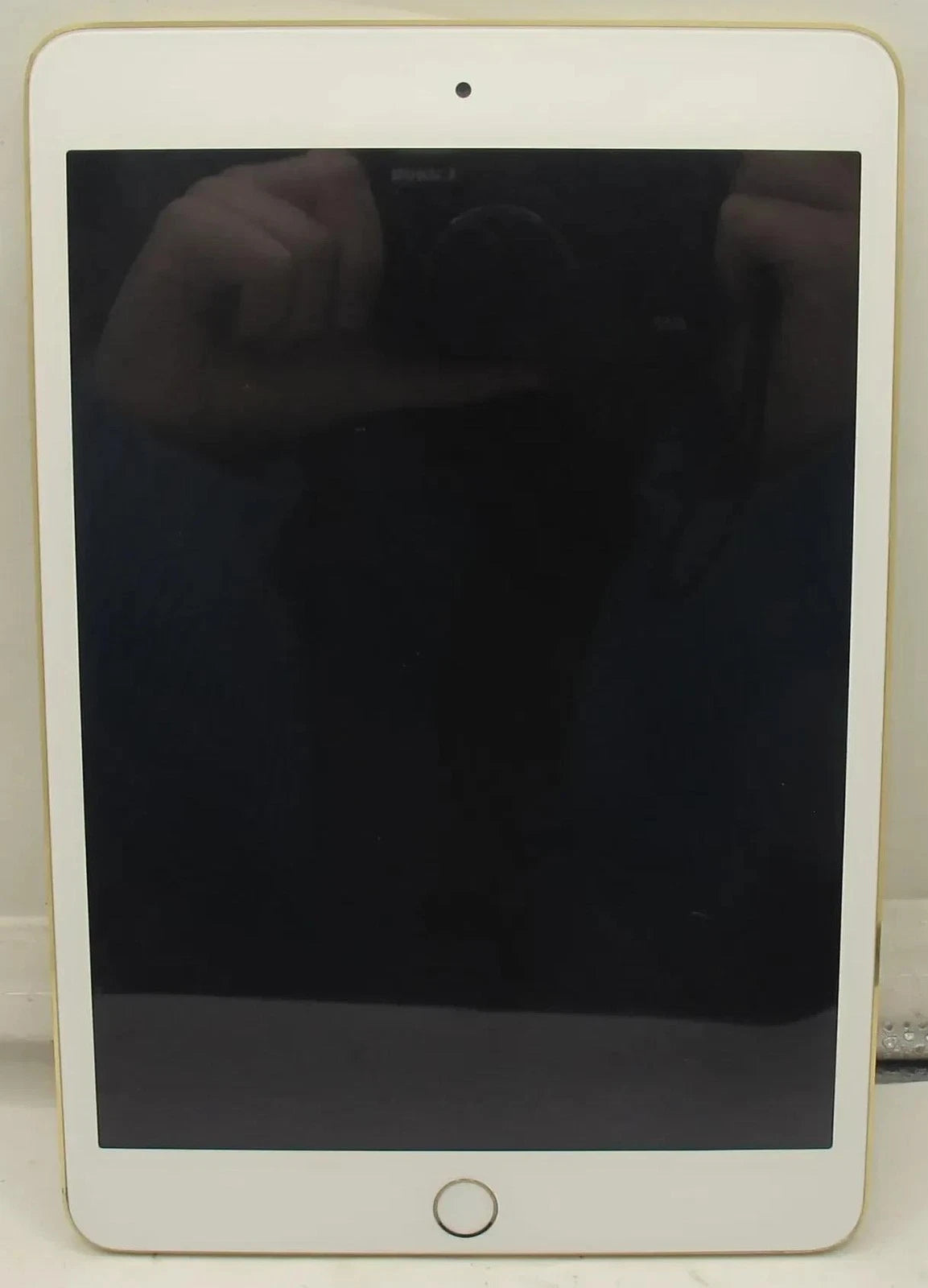 Apple iPad Mini 3rd Gen A1599 7.9" 16GB Wi-Fi - MGYE2LL/A Good working