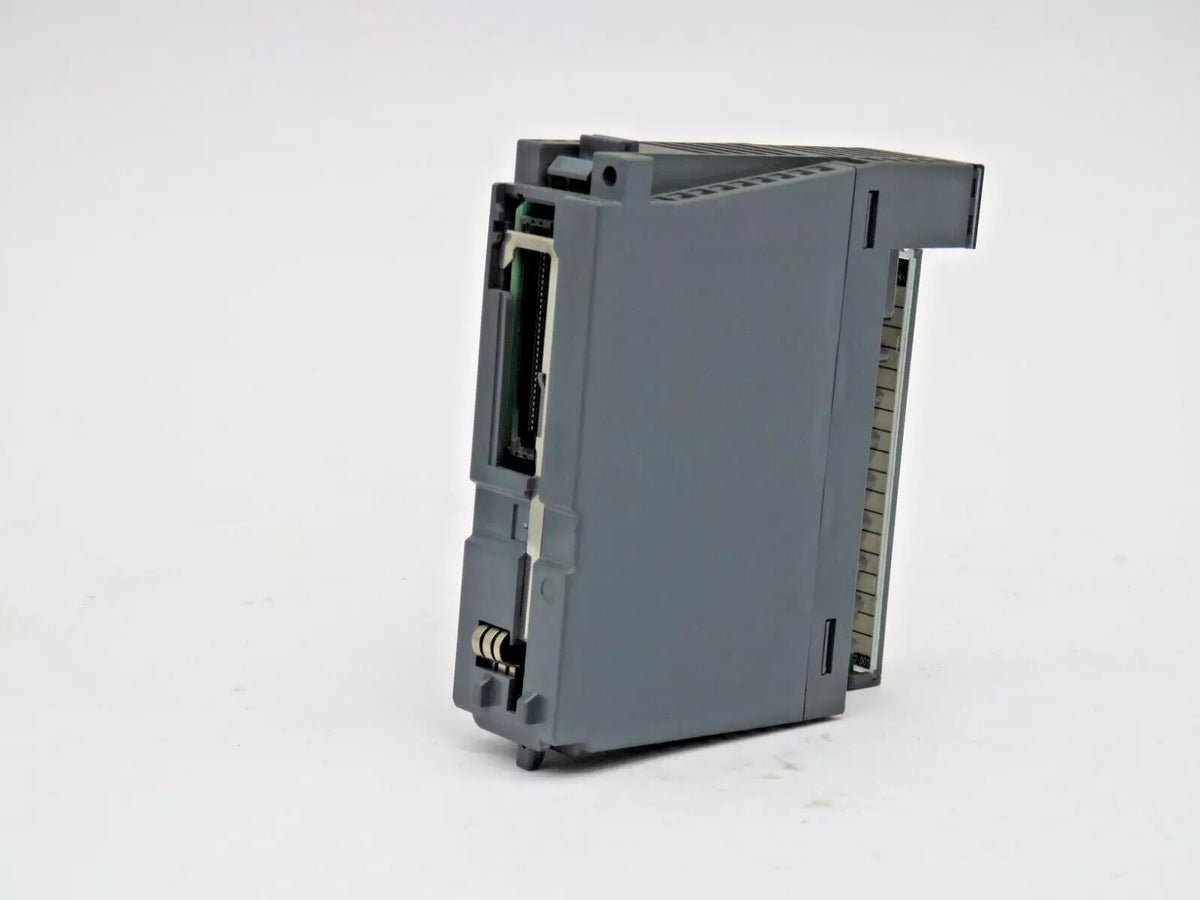 Mitsubishi QY18A Digital Output Module Q Series 240 VAC Used & Tested