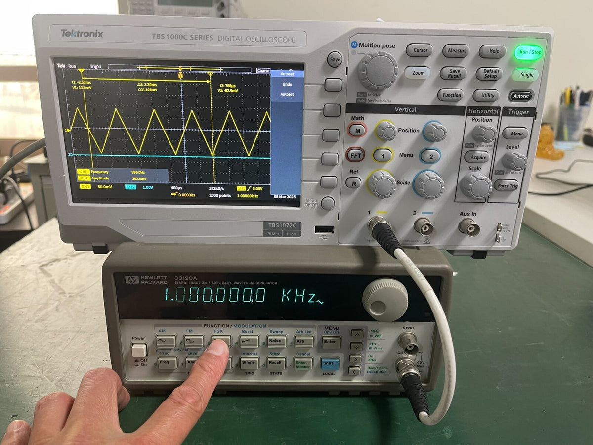 HP Agilent 33120A 15 MHz Function / Arbitrary Waveform Generator W/Opt.001 _7966