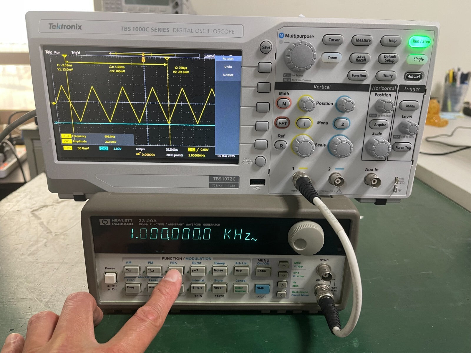 HP Agilent 33120A 15 MHz Function / Arbitrary Waveform Generator W/Opt.001 _7966