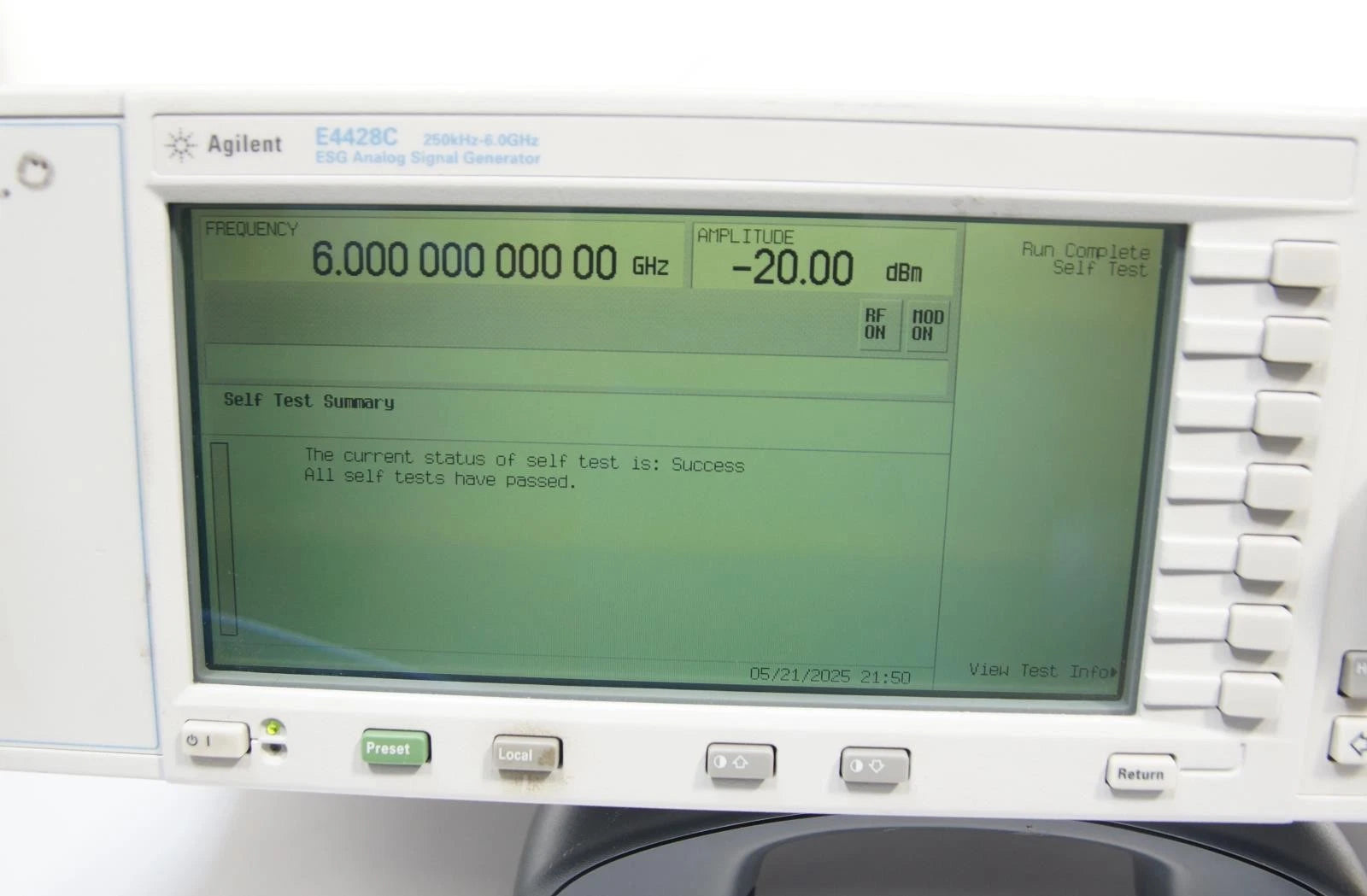 Agilent E4428C 250 kHz - 6.0GHz ESG Analog Signal Generator OPT UNB 506