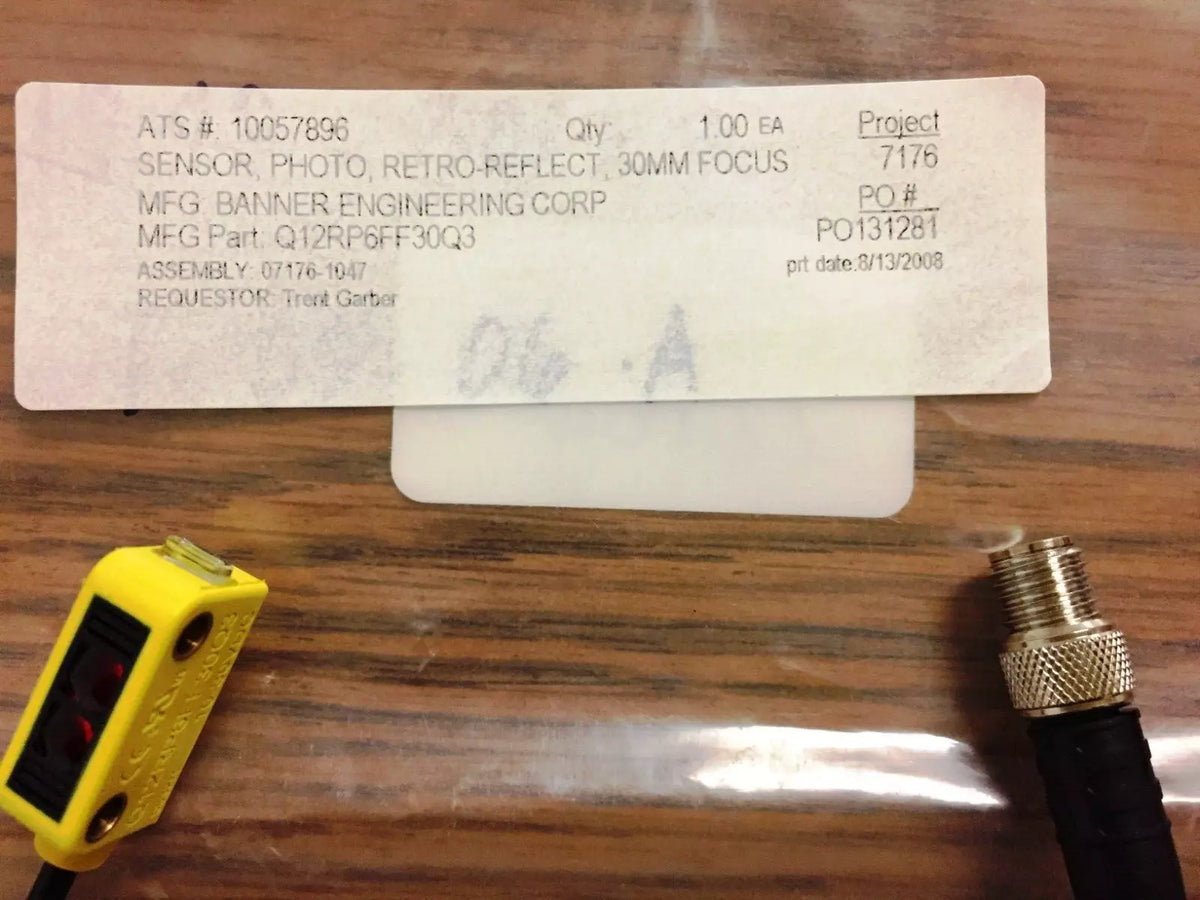 Banner Q12RP6FF30Q3 Photoelectric Sensor, Fixed Field, 30mm, 10-30VDC, PNP
