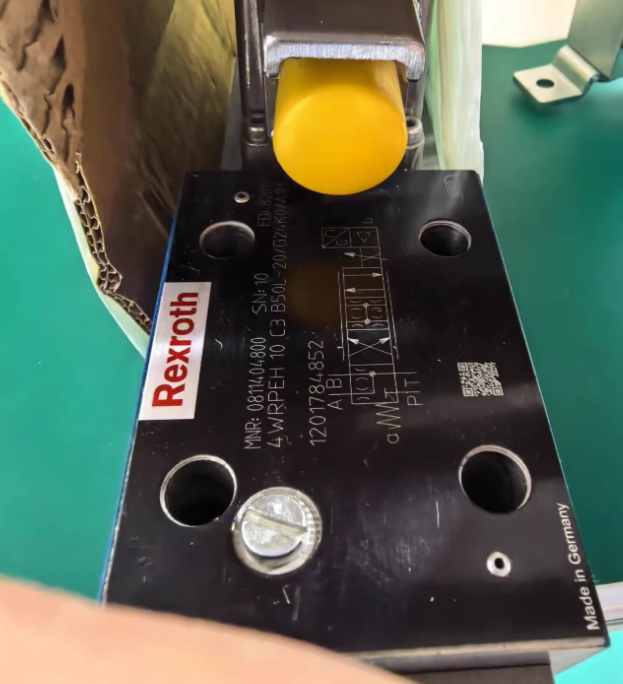 0811404800 4WRPEH10C3B50L Valve by Bosch Rexroth