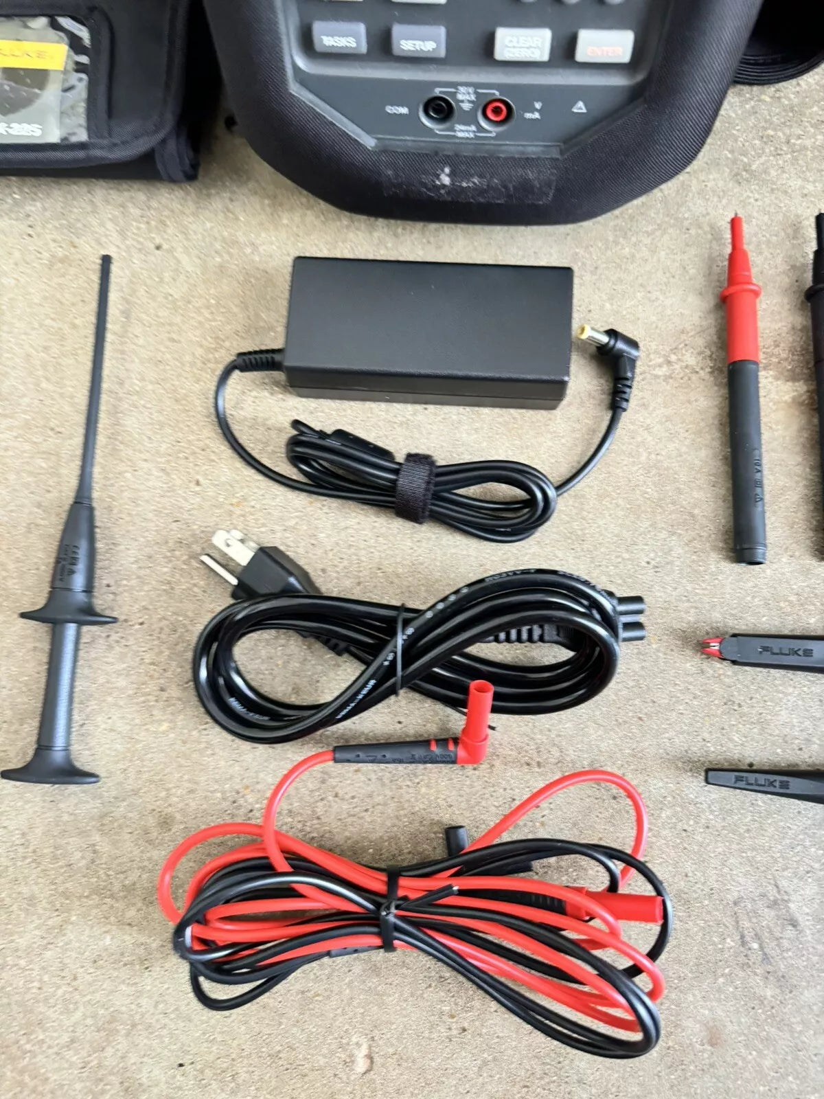 FLUKE 729 FC 300 PSI Automatic Pressure Calibrator with Accessories