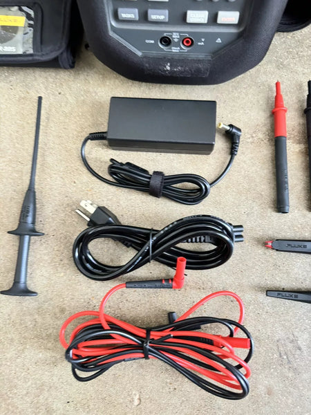 FLUKE 729 FC 300 PSI Automatic Pressure Calibrator with Accessories