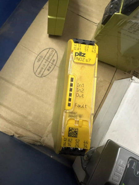 PILZ 750107 PNOZ s7 C 24VDC Safety Relay 4 Normally Open 1 Normally Closed Contacts