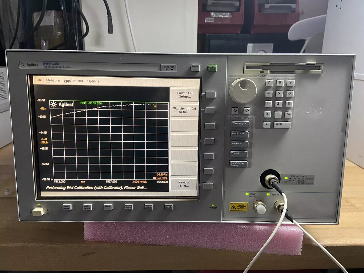 Agilent 86142B Optical Spectrum Analyzer with OPT 4 and 6 Sources