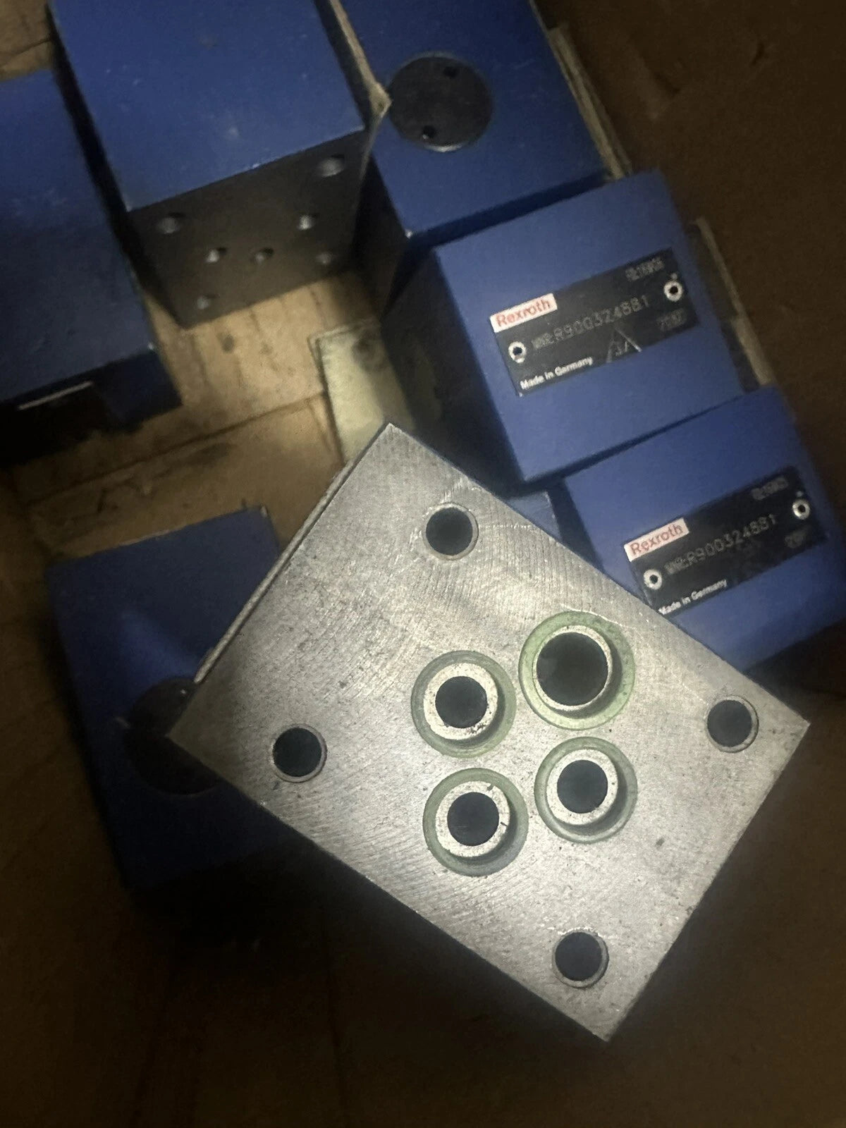 Rexroth R900324881 Hydraulic Directional Control Valve