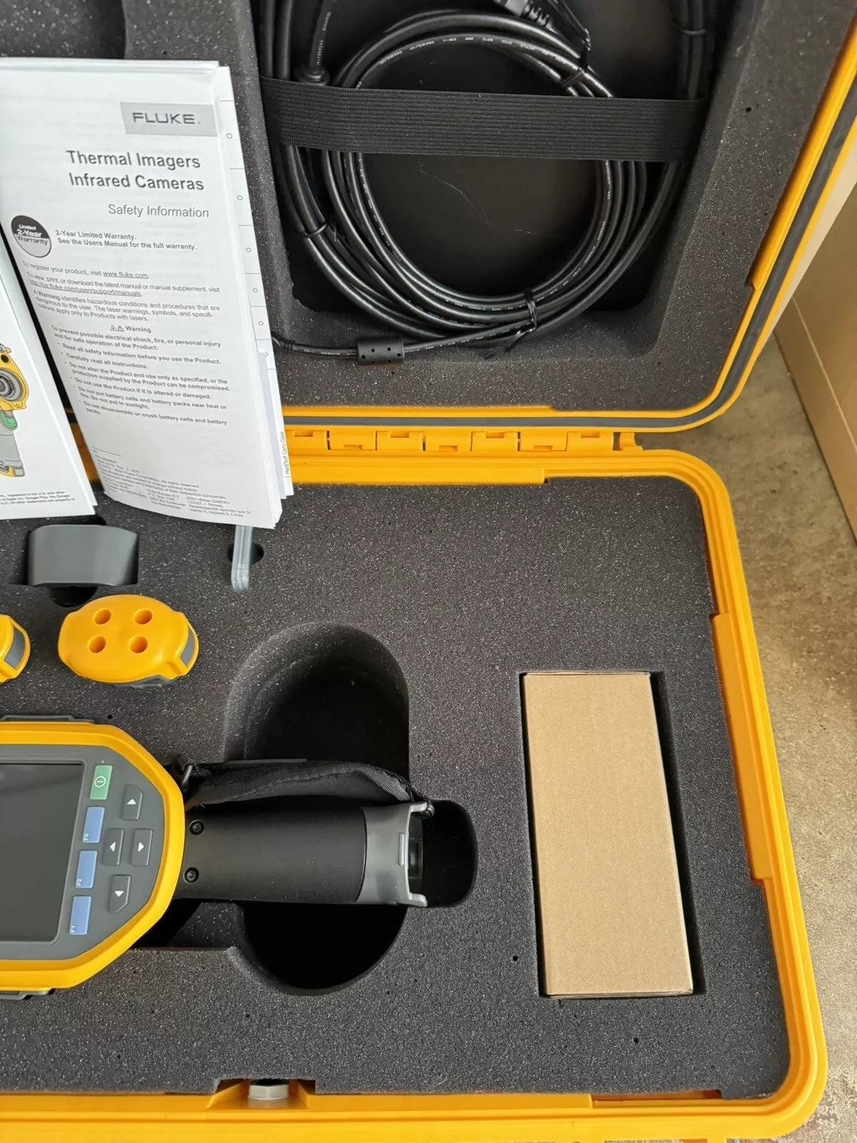 FLUKE TI480PRO IR Camera 60Hz, 640 x 480 Resolution, 2 Batteries with Charger & Case