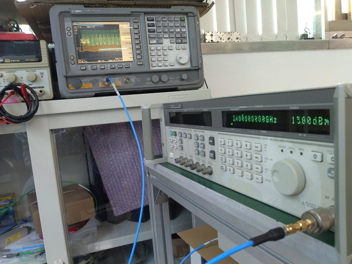 HP Agilent 83731B 1GHz-20GHz Synthesized Signal Generator Opt.1E1 ,1E5 ,1E8_0236 - XG eqpt