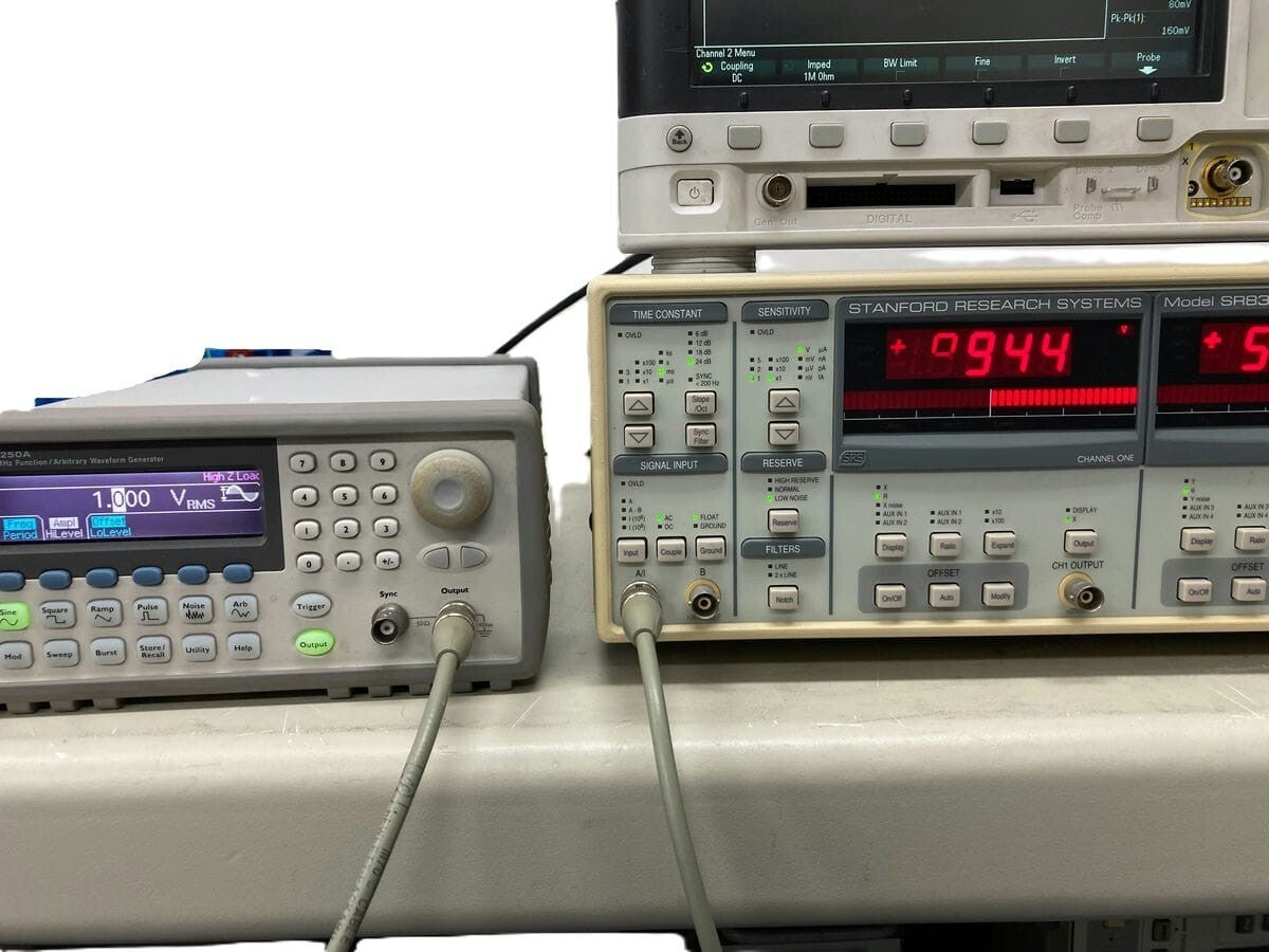 SR830 DSP Lock-In Amplifier by Stanford Research