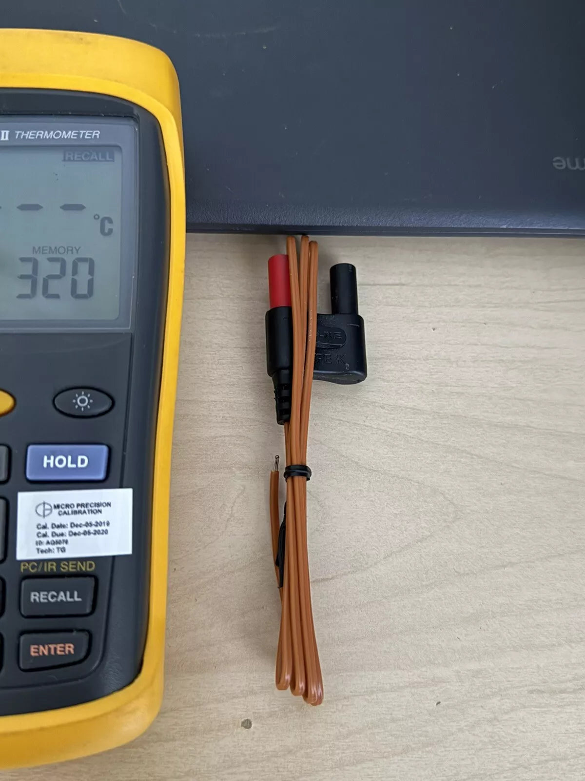 Fluke 54 II Digital Thermometer with Probe
