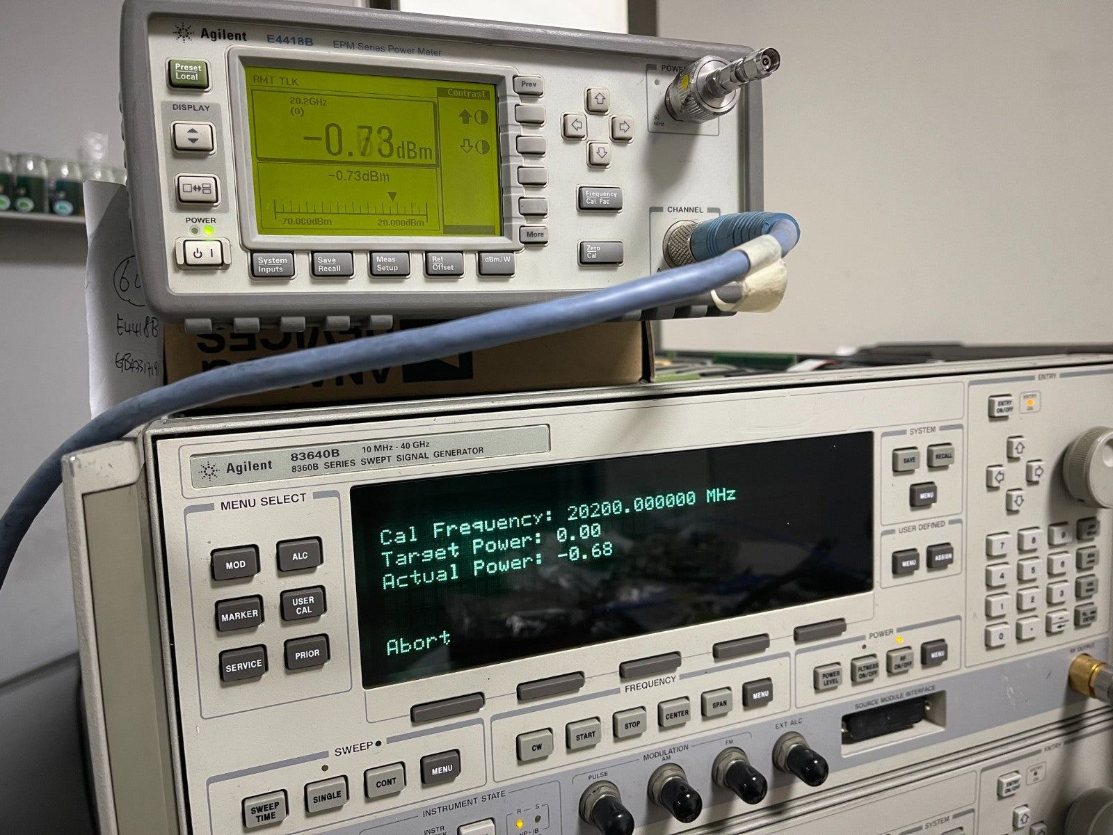 Agilent 83640B 10MHz-40GHz Synthesized Sweep Signal Generator 001/006/008_01<wbr/>111
