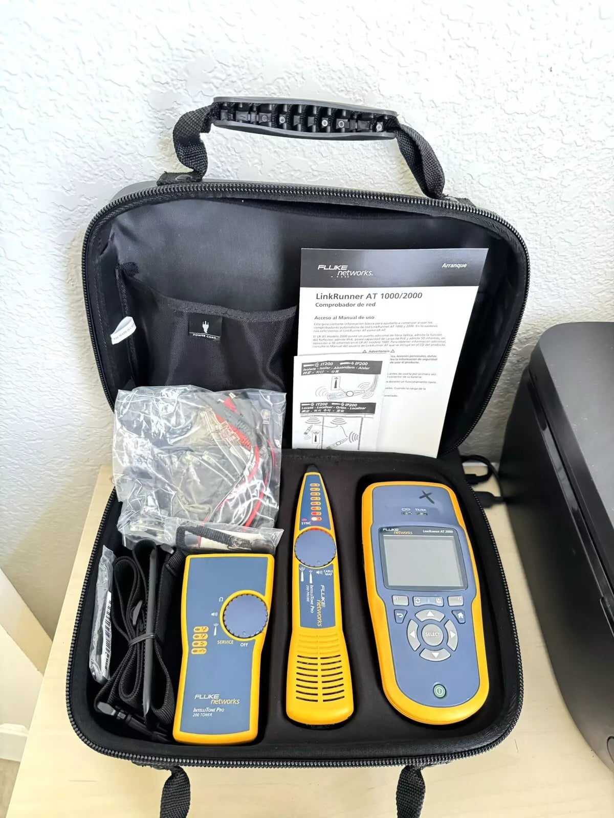 Fluke Networks LRAT-2000 LinkRunner AT-2000 Tester Kit (READ) Missing Port