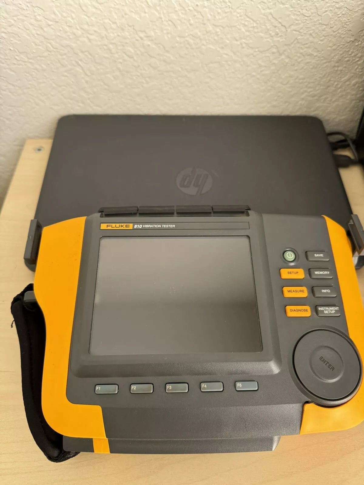 Fluke 810 Vibration Tester with Tachometer, Triaxial Accelerometer & Case