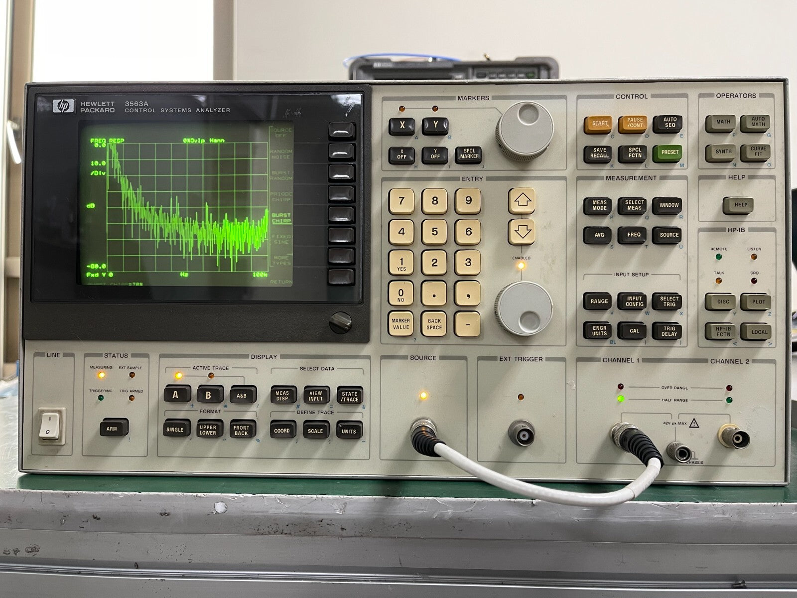 HP 3563A Control System Analyzer _3004A00154 - XG eqpt