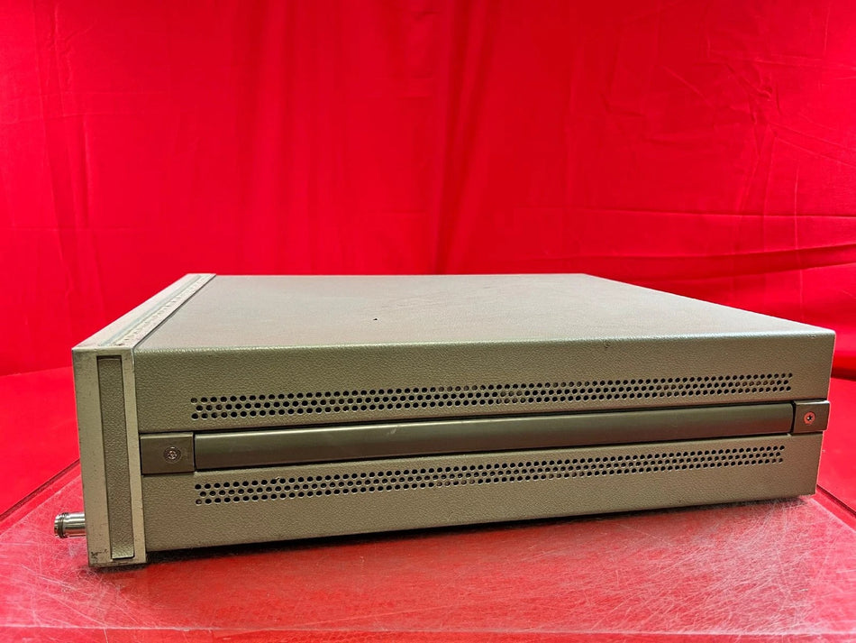 Agilent Keysight 83711B Synthesized CW Generator 1-20GHz SN US37100114 AS-IS