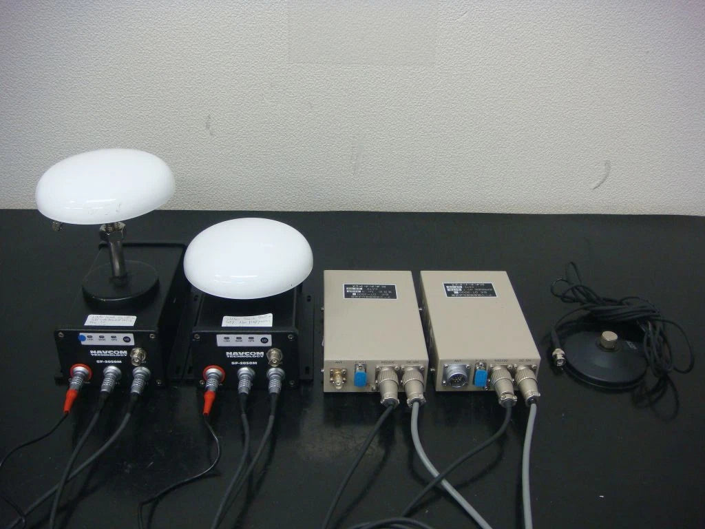 Navcom SF2050M GPS Receiver 2 Sets Base and Satellite