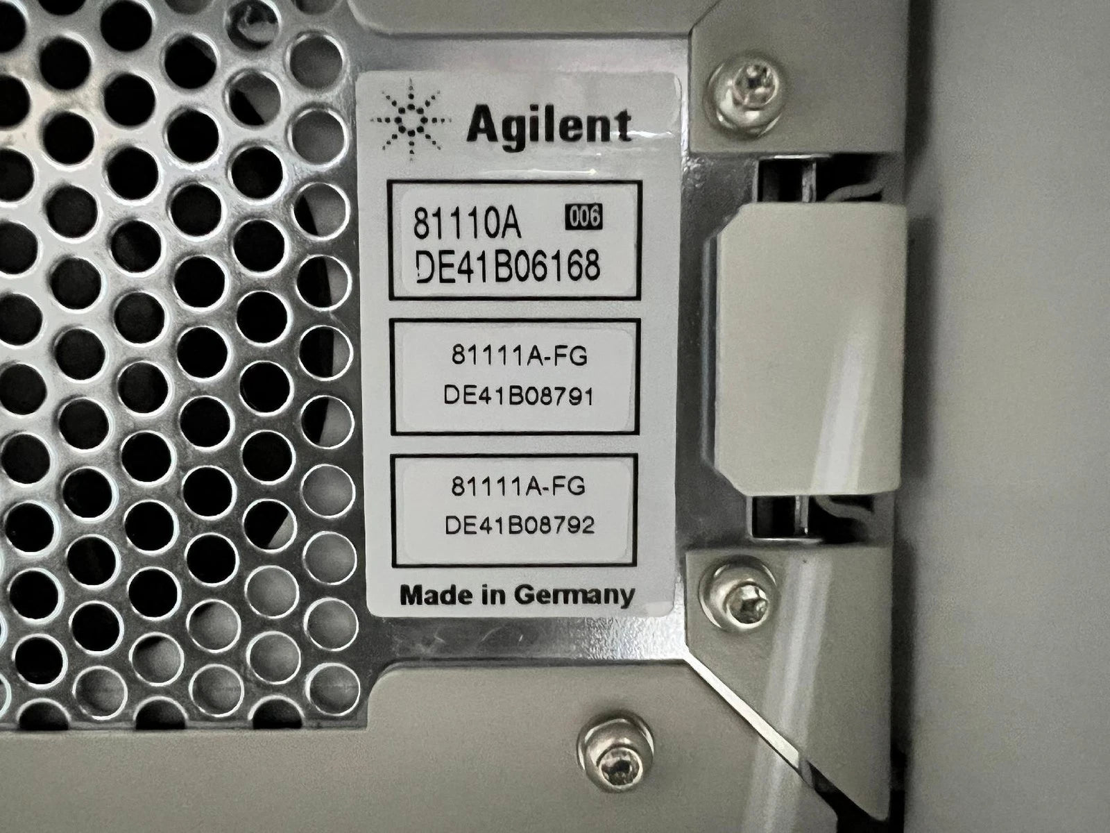 Agilent/Keysight 81110A with 2x 81111A Pulse Pattern Generator 330MHz 3.8V