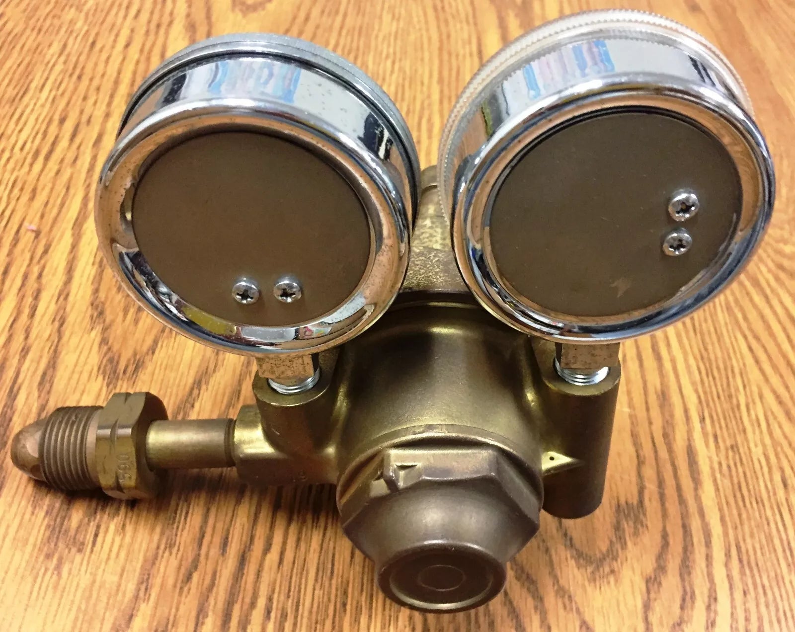 Matheson 19-590 Gas Regulator with 2 Matheson Gauges