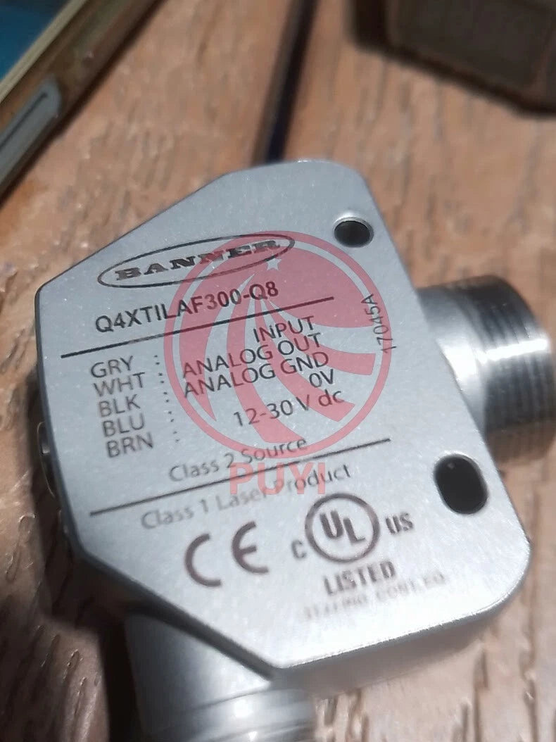 ONE Used BANNER Q4XTILAF300-Q8 Sensor