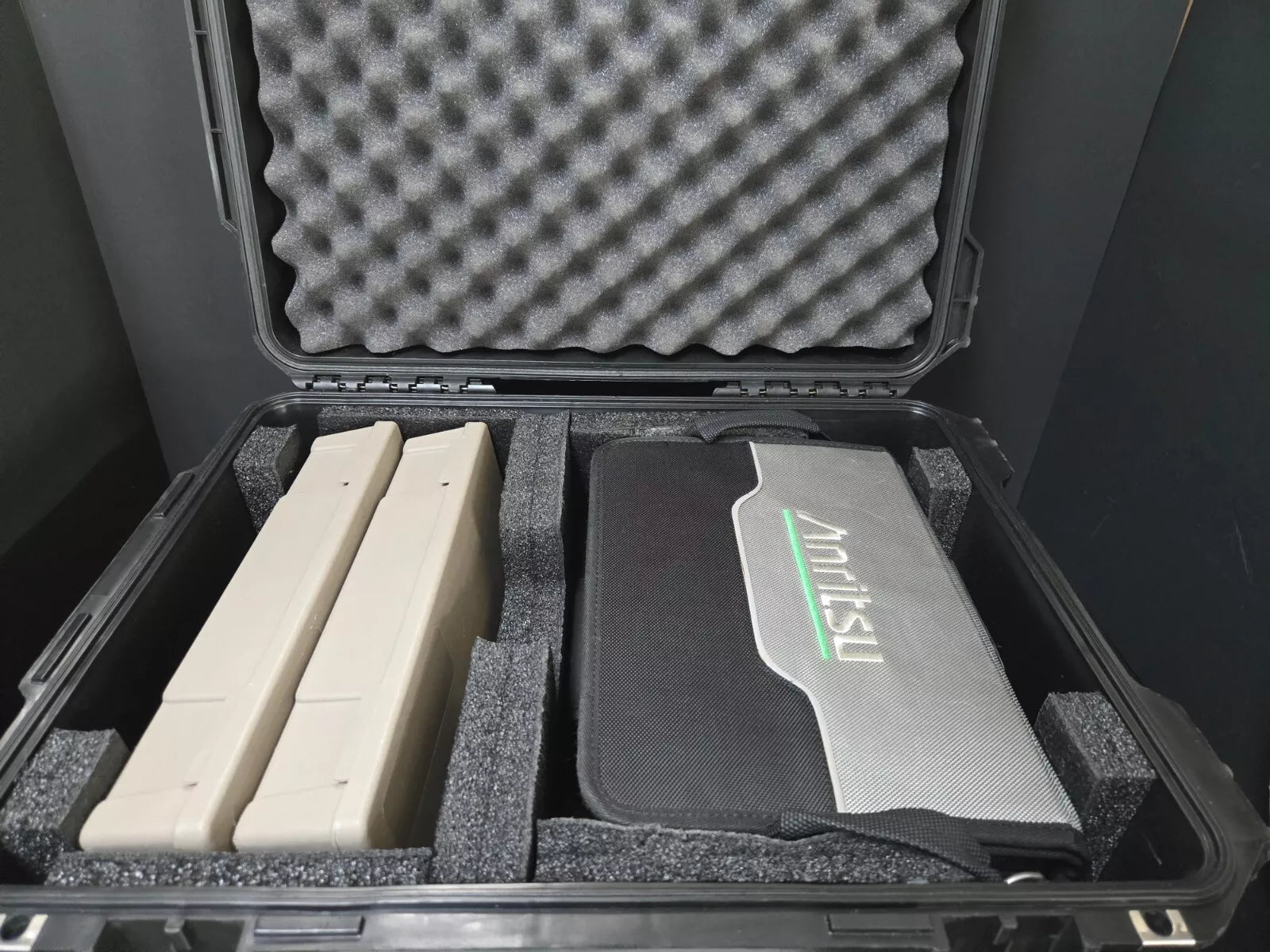 Anritsu MS2720T 9kHz-9GHz Spectrum Master with Opt. 9, 19, 31, 709 - 2032