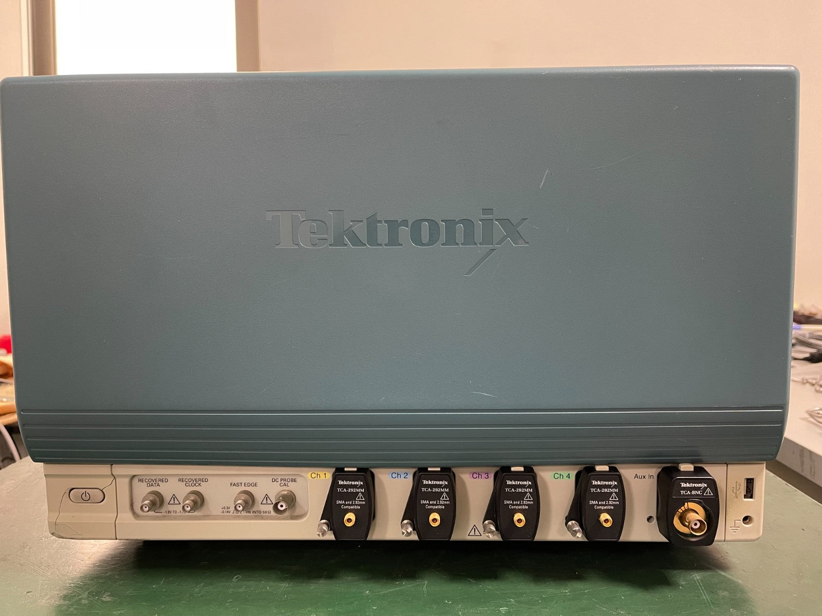 Tektronix DPO71604B Digital Phosphor Oscilloscope 16GHz , 4Ch , 50Gs/s_B110470 - XG eqpt