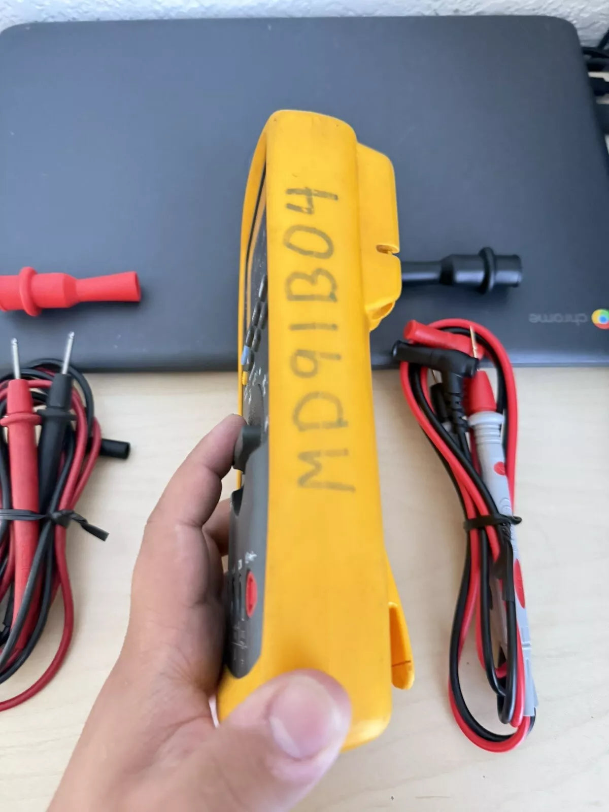 FIUKE 87 III True RMS Digital Multimeter with Leads