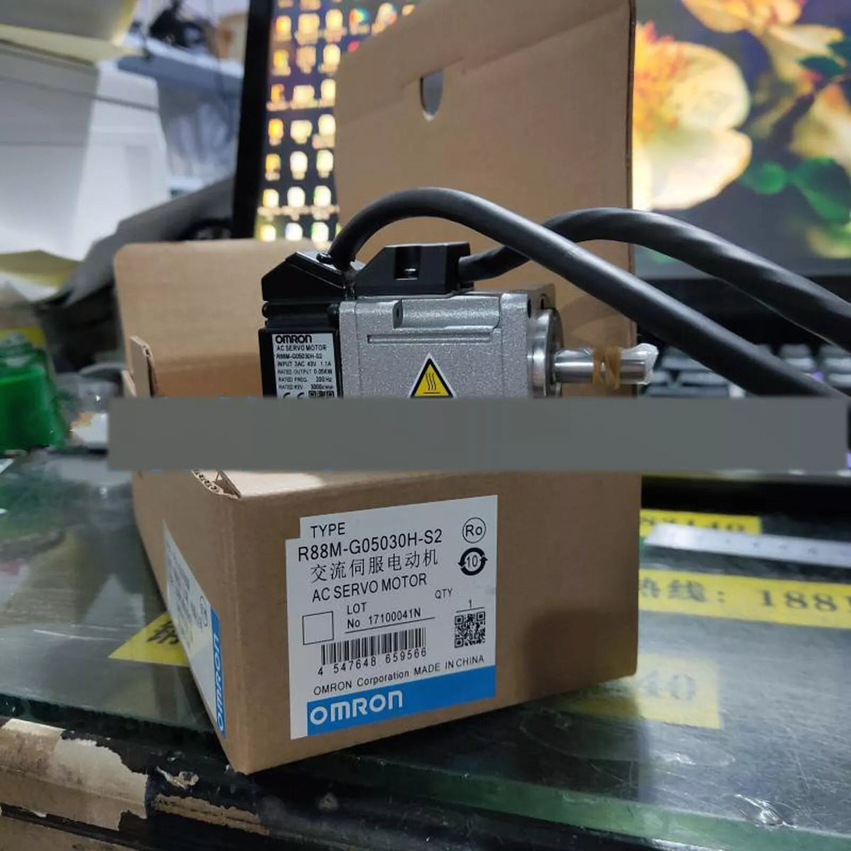 Omron R88M-G05030H-S2 Servo Motor for Precision Control