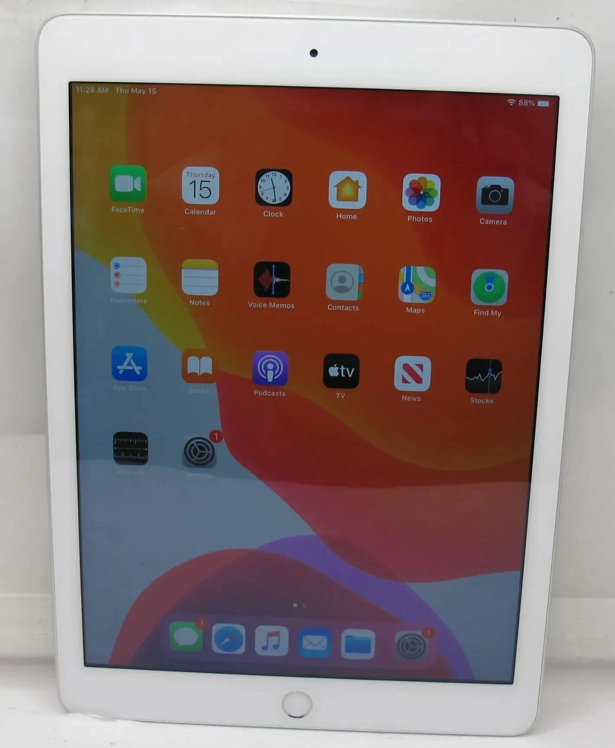 Apple iPad 5th Gen A1822 9.7" 32GB Wi-Fi MP2G2LL/A - Good working