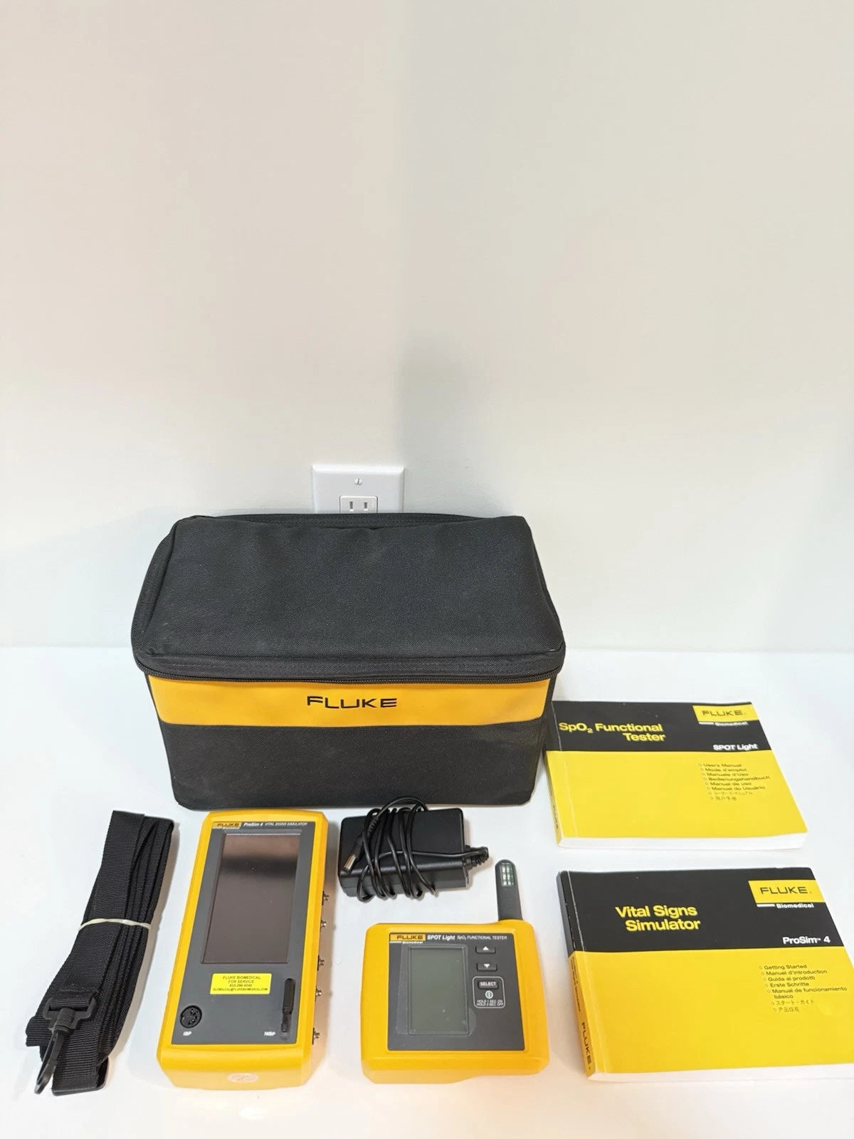 FLUKE Biomedical ProSim 4 & Spot Light Kit with Bag & Charger (Tested)