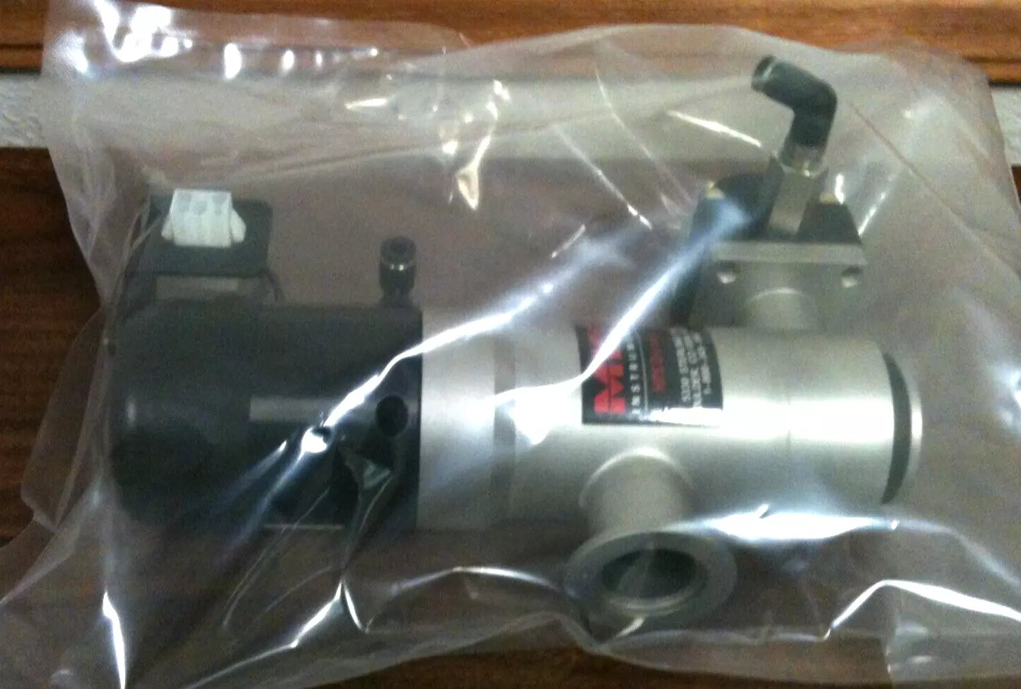 MKS 100991588 Pneumatic Right Angle Valve
