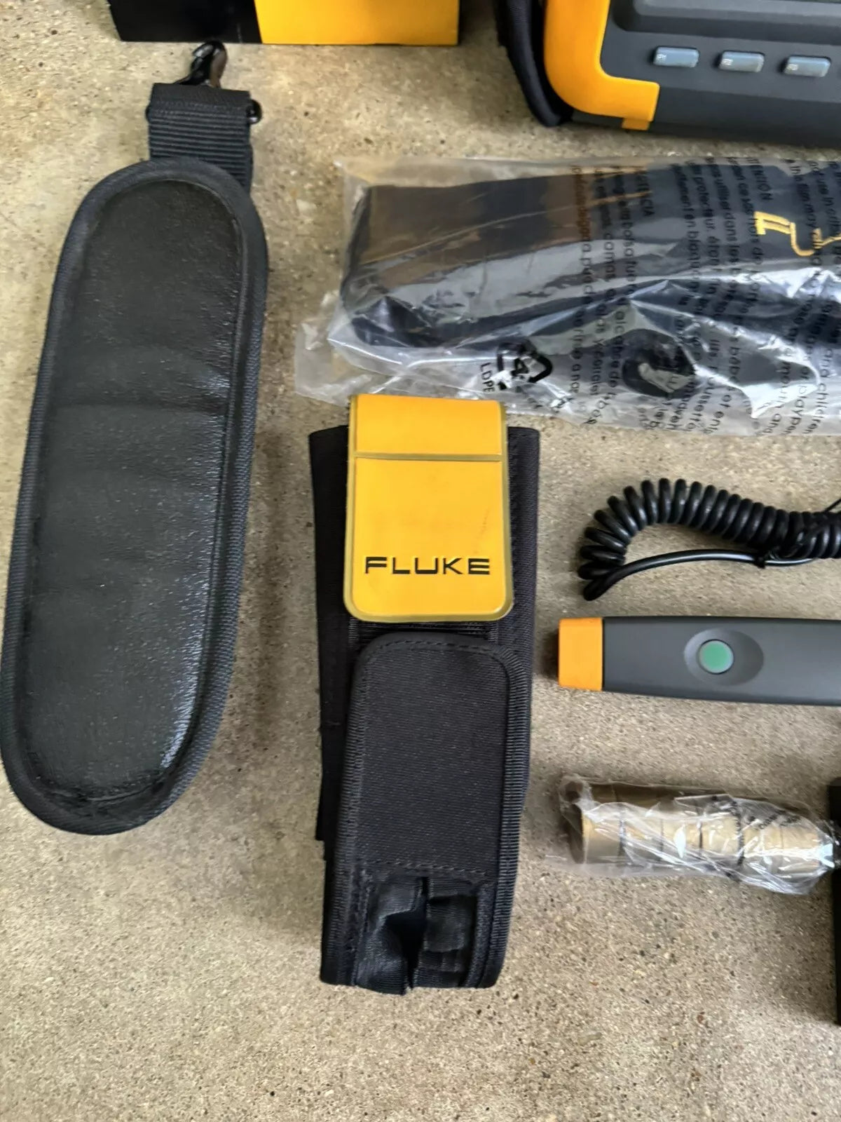 Fluke 810 Vibration Tester with Tachometer, Triaxial Accelerometer & Case