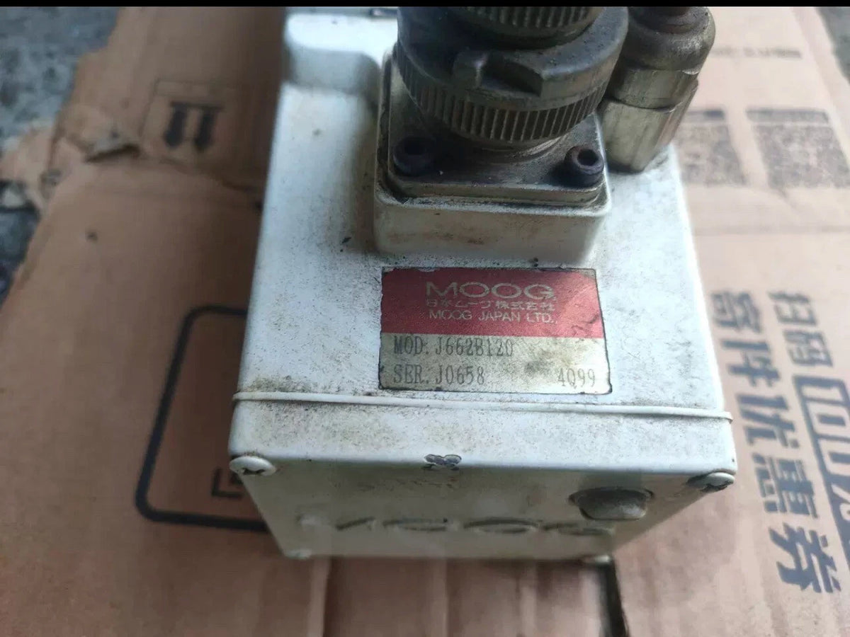 Moog J662B120: Replacement Ball Joint for Heavy-Duty Applications