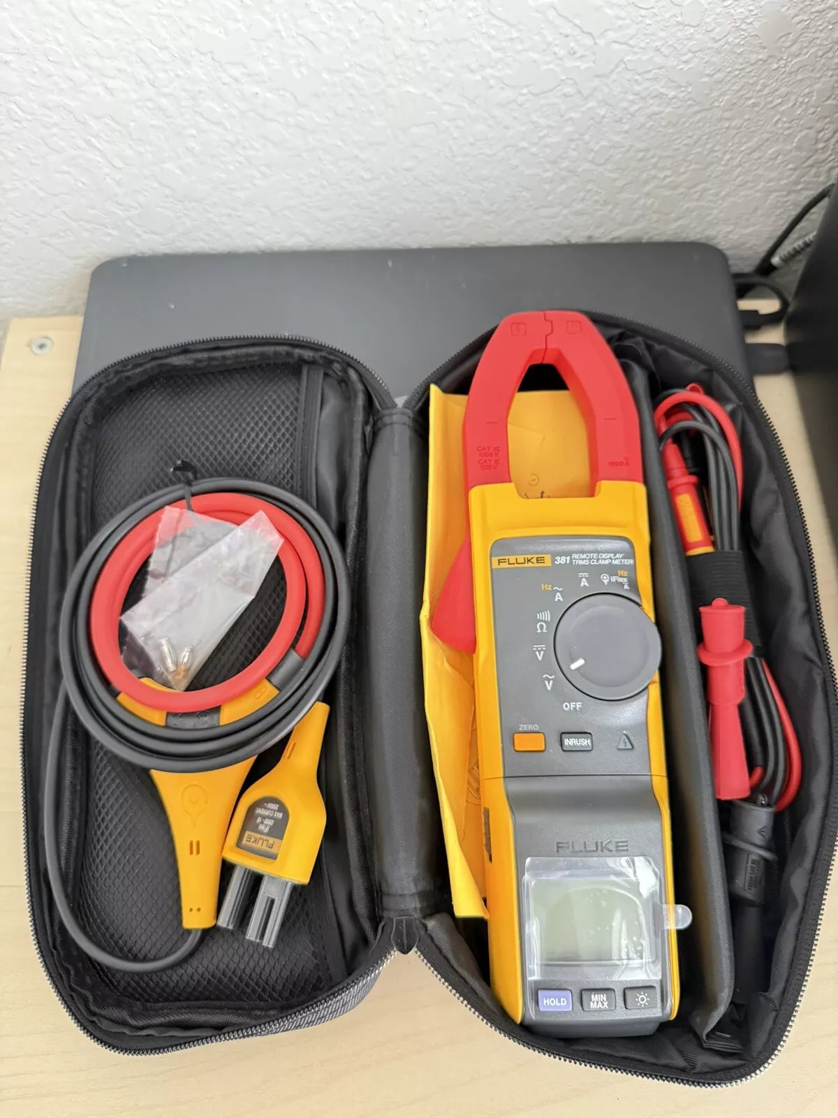 Fluke 381 Remote Display True RMS AC/DC Clamp Meter with iFlex