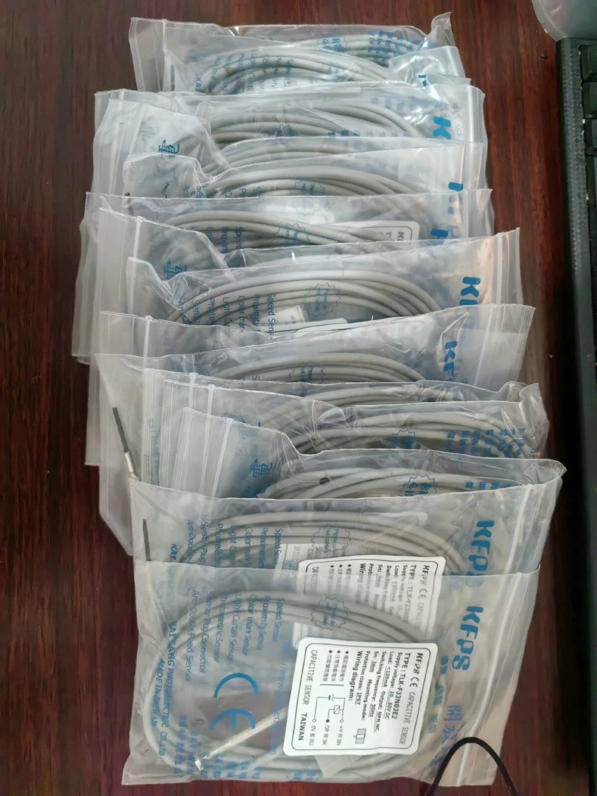 1pcs New KFPS Proximity Switch TLK-F33N03E2 TLK F33N03E2
