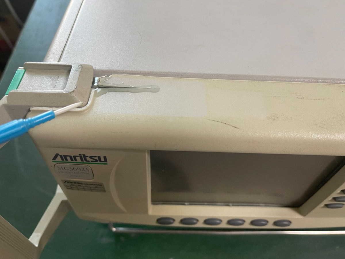 Anritsu MG3692A CW Signal Generator 10MHz to 20GHz w/ Opt. 2F ,4 ,11 ,16 _1004