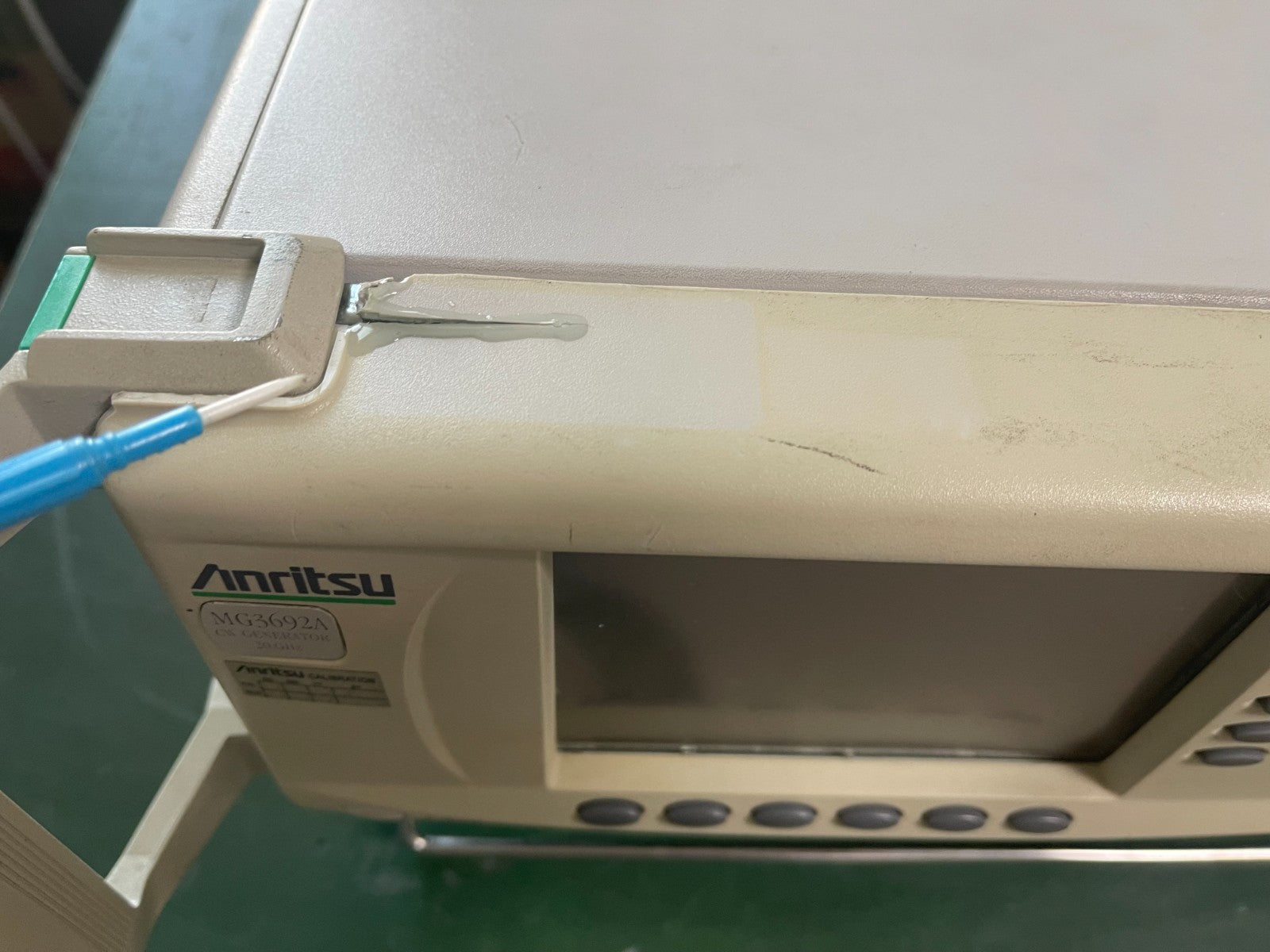 Anritsu MG3692A CW Signal Generator 10MHz to 20GHz w/ Opt. 2F ,4 ,11 ,16 _1004