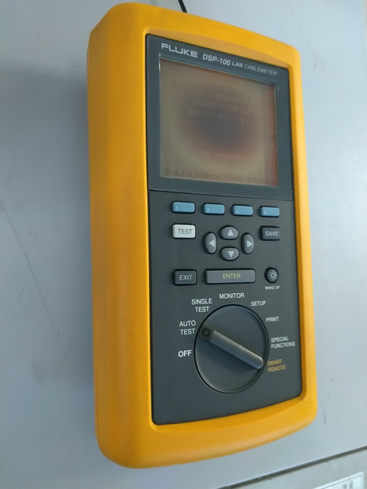 Fluke DSP-100 LAN Cable Meter w/ an external AC Adapter - XG eqpt