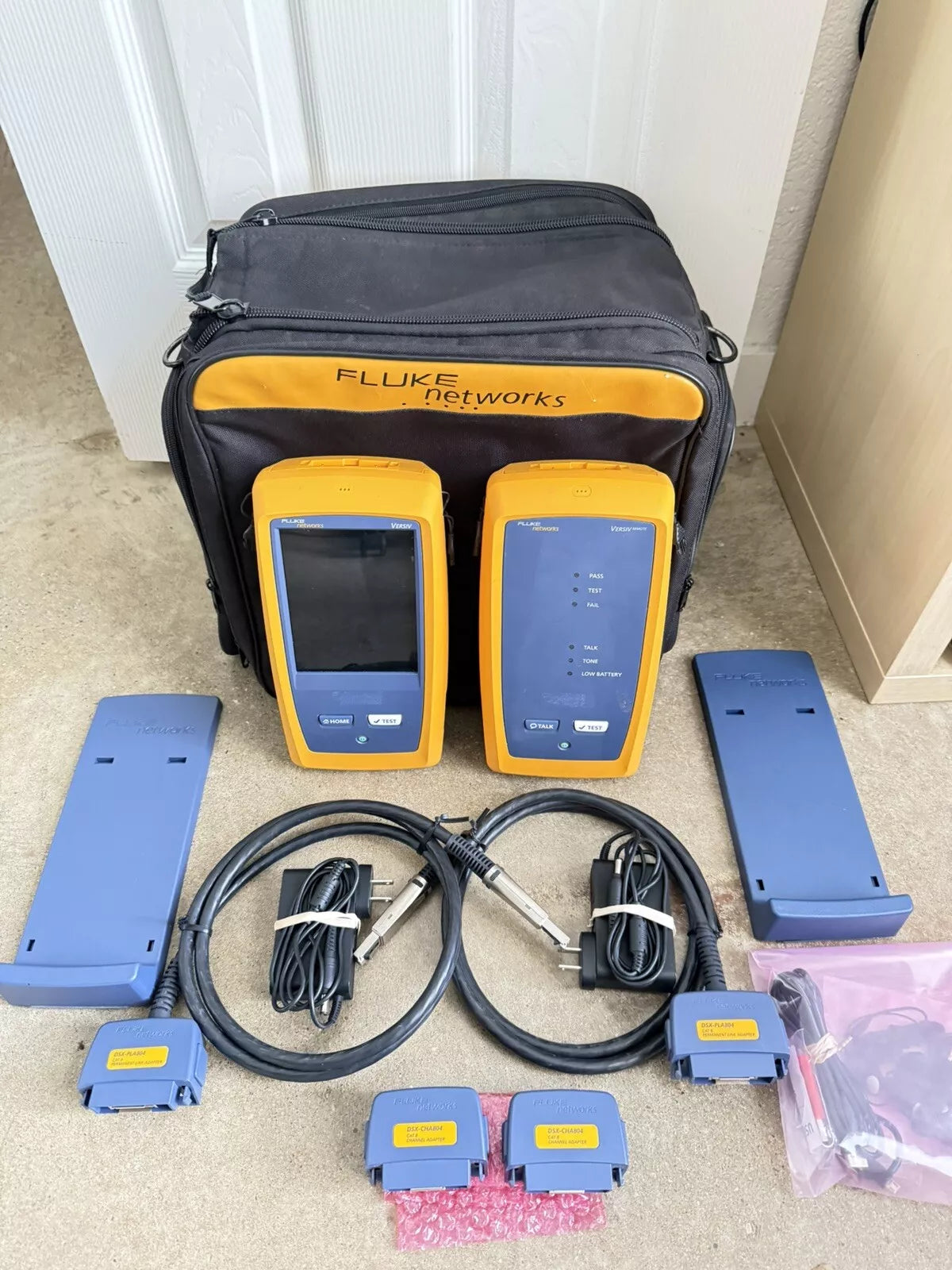 FLUKE Networks DSX-8000 Cable Certifier Tester Kit (Calibrated 2022)